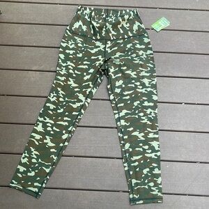 J76 Women’s Green Camoflauge Legging Size XL